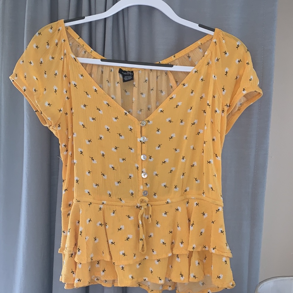 RUE21 yellow summer blouse